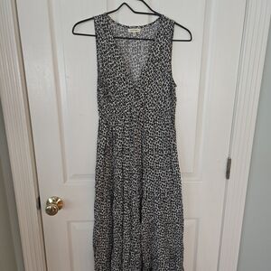 Max Studio Black and White Sleeveless V-Neck Maxi Dress